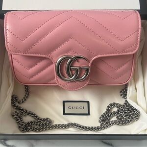 Gucci GG Marmont Super Mini leather Shoulder Bag - Pink